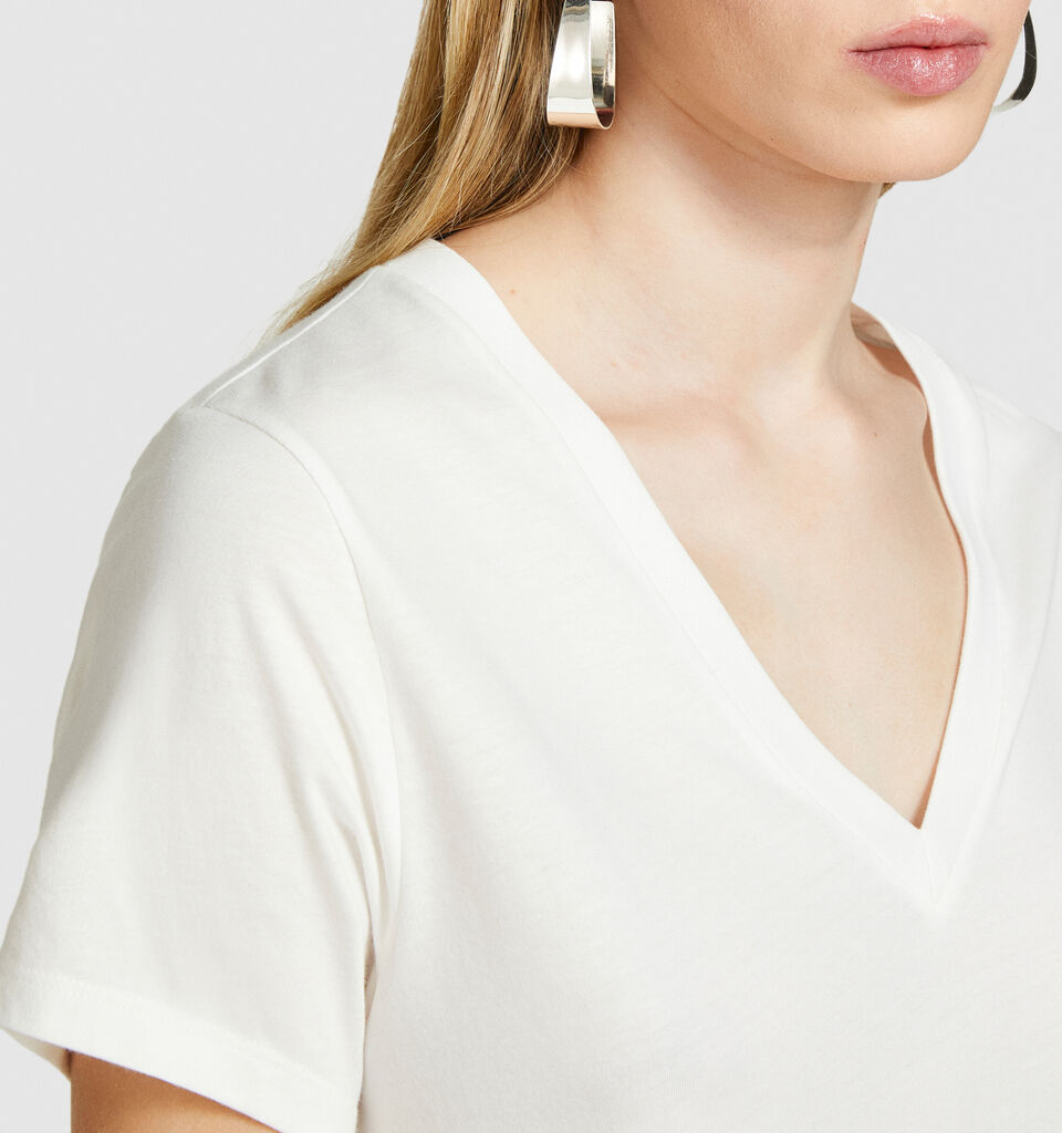 T-shirt with V-neck in 100% organic cotton - women's short sleeve t-shirts - White | Sisley image number 5